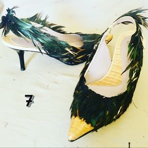 Kenneth Cole slings feathered